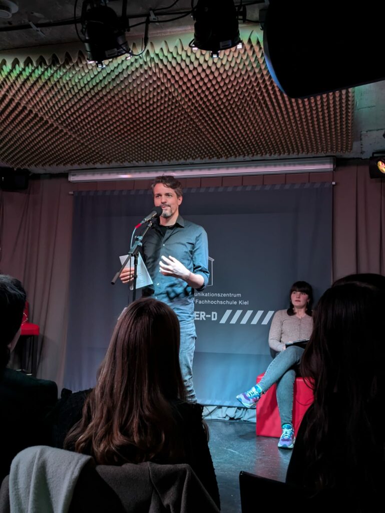 poetryslam fhkiel steffen schumacher 2024 | Poetry Slam - eine spannende neue Erfahrung